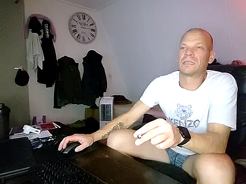 Snapshot of Kinky_Play1 chatting on October 2025 08:09:01 PM Kinky Play1 online show from October 2025 08:09:01 PM