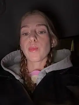 Snapshot of kira_mia chatting on November 2025 03:12:02 PM kira mia online show from November 2025 03:12:02 PM