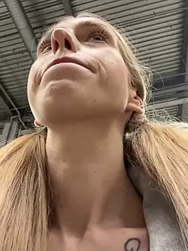 Snapshot of kira_mia chatting on November 2025 06:34:01 PM kira mia online show from November 2025 06:34:01 PM