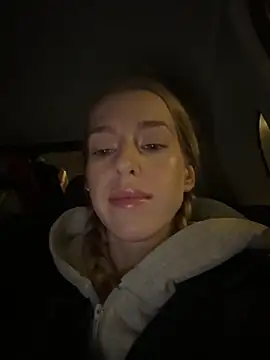 Snapshot of kira_mia chatting on December 2025 03:28:02 PM kira mia online show from December 2025 03:28:02 PM