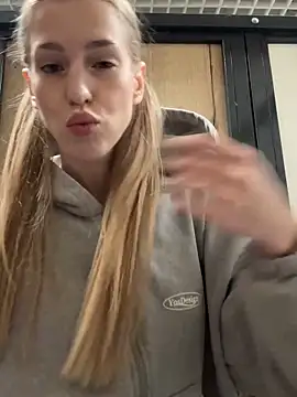 Snapshot of kira_mia chatting on December 2025 03:41:01 PM kira mia online show from December 2025 03:41:01 PM