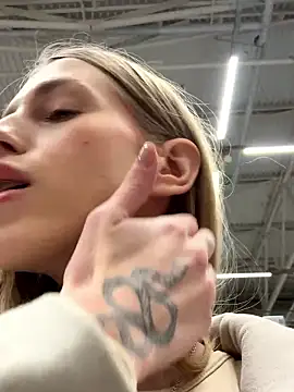 Snapshot of kira_mia chatting on January 2026 04:01:01 PM kira mia online show from January 2026 04:01:01 PM