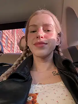 kira mia online show from May 2026 03:40:02 PM