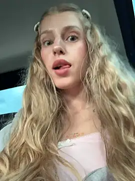 Snapshot of kira_mia chatting on July 2026 04:13:01 PM kira mia online show from July 2026 04:13:01 PM