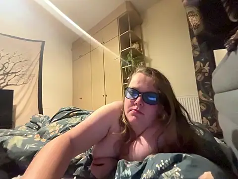 Snapshot of Scarletcum22 chatting on January 2026 07:24:01 AM Scarletcum22 online show from January 2026 07:24:01 AM