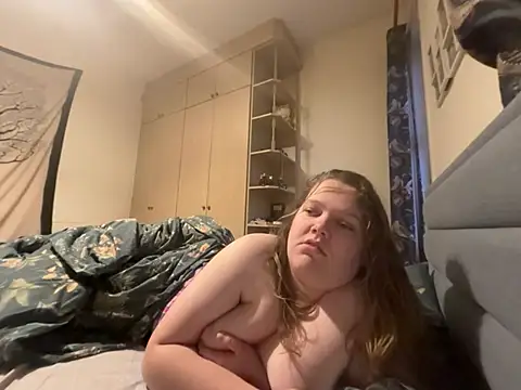 Snapshot of Scarletcum22 chatting on February 2026 07:23:01 AM Scarletcum22 online show from February 2026 07:23:01 AM