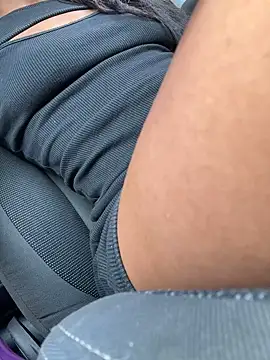 raphaelasoares online show from November 2025 04:29:01 PM