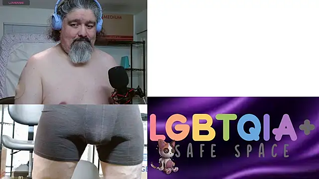 Snapshot of geekycastillo chatting on March 2026 03:43:01 AM geekycastillo online show from March 2026 03:43:01 AM