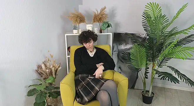 Snapshot of PhebeCharron chatting on October 2025 08:03:01 AM PhebeCharron online show from October 2025 08:03:01 AM