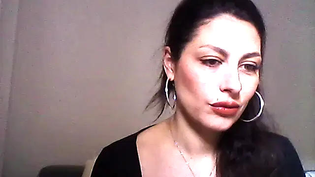 Snapshot of Veralune chatting on February 2026 12:04:01 PM Veralune online show from February 2026 12:04:01 PM