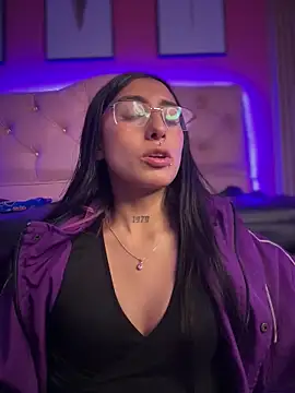 Snapshot of Violeet-Smith chatting on October 2025 02:29:01 PM Violeet-Smith online show from October 2025 02:29:01 PM