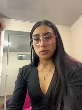 Snapshot of Violeet-Smith chatting on October 2025 08:41:02 PM Violeet-Smith online show from October 2025 08:41:02 PM