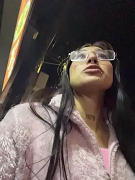 Snapshot of Violeet-Smith chatting on October 2025 12:45:01 AM Violeet-Smith online show from October 2025 12:45:01 AM