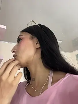 Snapshot of Violeet-Smith chatting on November 2025 10:04:02 PM Violeet-Smith online show from November 2025 10:04:02 PM