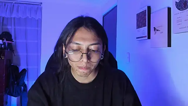 Snapshot of _Astrea_ chatting on February 2026 10:03:01 PM Astrea online show from February 2026 10:03:01 PM