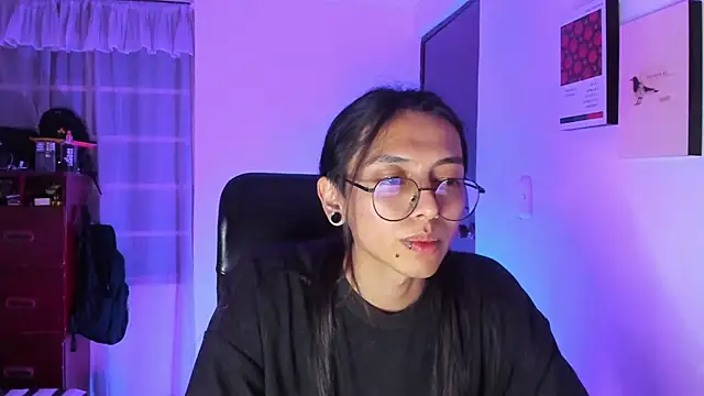 Snapshot of _Astrea_ chatting on February 2026 01:23:01 AM Astrea online show from February 2026 01:23:01 AM