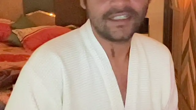 Snapshot of MakeMeAwareAah chatting on October 2025 03:01:01 PM MakeMeAwareAah online show from October 2025 03:01:01 PM