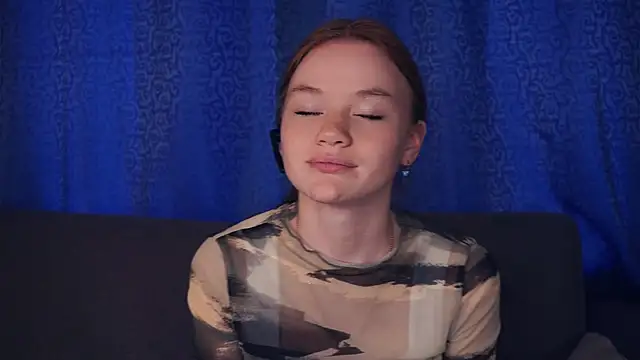 Snapshot of KarlynGow chatting on October 2025 06:47:01 AM KarlynGow online show from October 2025 06:47:01 AM