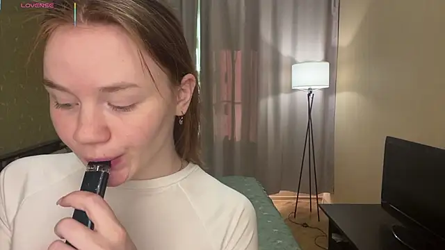 KarlynGow online show from February 2026 07:48:01 AM