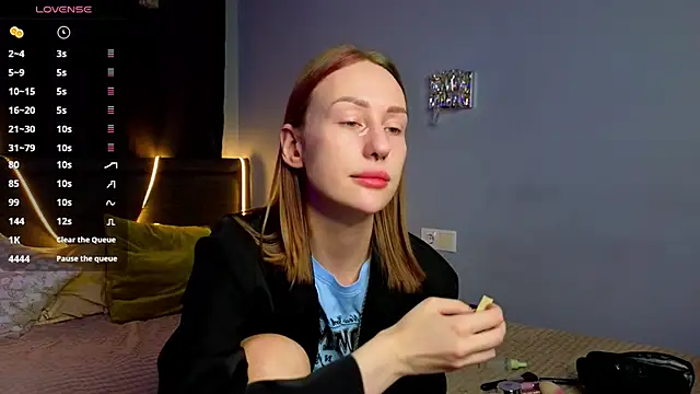 Snapshot of ZolaDickmann chatting on October 2025 08:04:02 AM ZolaDickmann online show from October 2025 08:04:02 AM