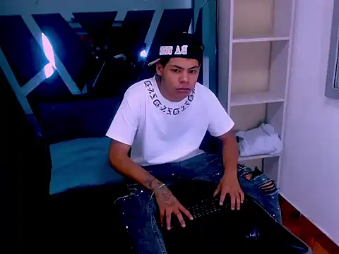 Yordi Alpha online show from November 2025 01:00:01 PM