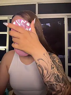 Snapshot of Beella1_ chatting on December 2025 11:38:02 AM Beella1 online show from December 2025 11:38:02 AM