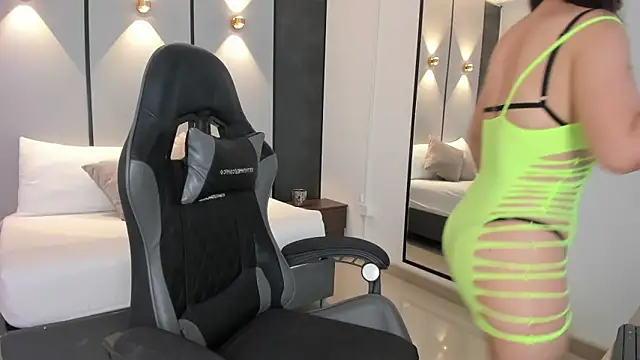 Snapshot of mia_collins96 chatting on March 2026 02:24:01 AM mia collins96 online show from March 2026 02:24:01 AM