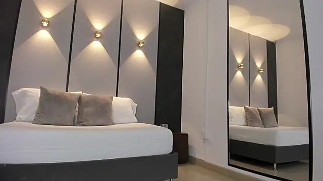 Snapshot of mia_collins96 chatting on March 2026 02:18:02 AM mia collins96 online show from March 2026 02:18:02 AM