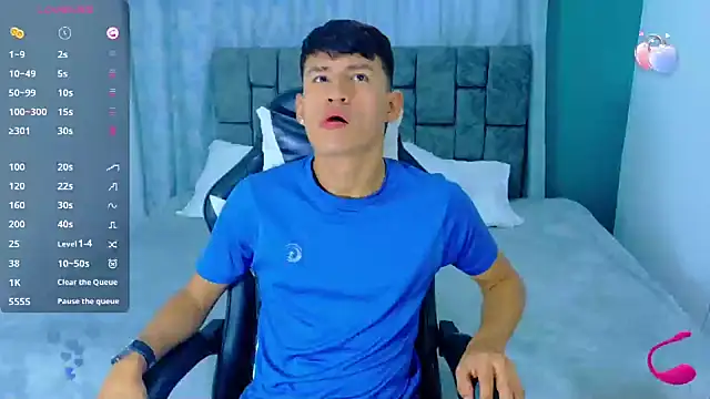 Snapshot of Nicolas_Torres_ chatting on October 2025 05:52:01 AM Nicolas Torres online show from October 2025 05:52:01 AM