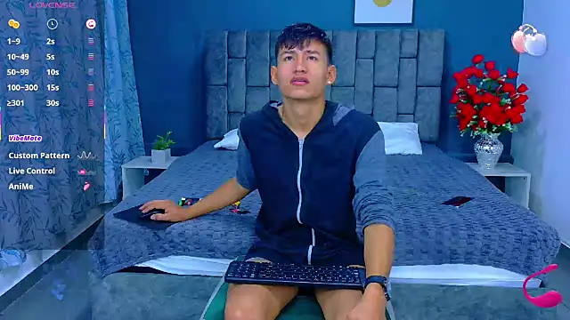 Snapshot of Nicolas_Torres_ chatting on October 2025 06:57:01 AM Nicolas Torres online show from October 2025 06:57:01 AM