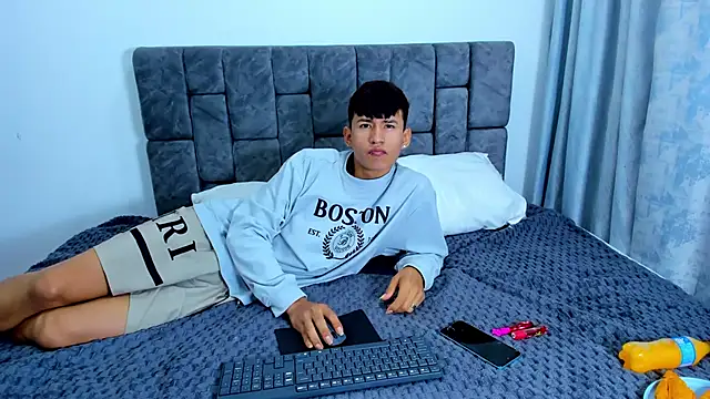 Snapshot of Nicolas_Torres_ chatting on October 2025 07:12:02 AM Nicolas Torres online show from October 2025 07:12:02 AM