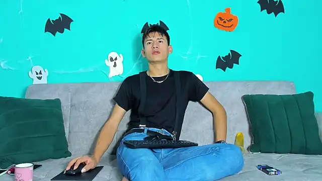 Snapshot of Nicolas_Torres_ chatting on October 2025 07:32:01 AM Nicolas Torres online show from October 2025 07:32:01 AM