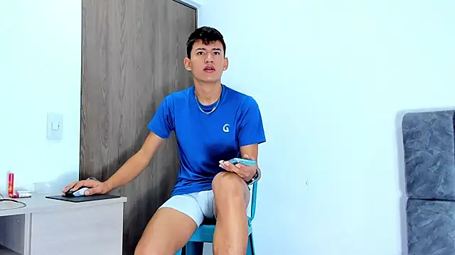 Snapshot of Nicolas_Torres_ chatting on October 2025 07:42:01 AM Nicolas Torres online show from October 2025 07:42:01 AM