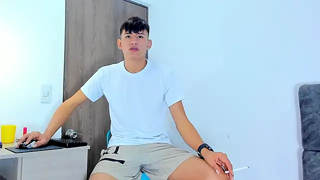 Snapshot of Nicolas_Torres_ chatting on November 2025 07:30:02 AM Nicolas Torres online show from November 2025 07:30:02 AM