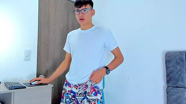 Snapshot of Nicolas_Torres_ chatting on November 2025 03:07:01 AM Nicolas Torres online show from November 2025 03:07:01 AM