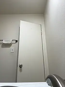 Snapshot of Mrmakeherwet_Tez chatting on October 2025 08:25:01 PM Mrmakeherwet Tez online show from October 2025 08:25:01 PM