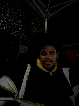 Snapshot of Mrmakeherwet_Tez chatting on December 2025 06:54:02 AM Mrmakeherwet Tez online show from December 2025 06:54:02 AM