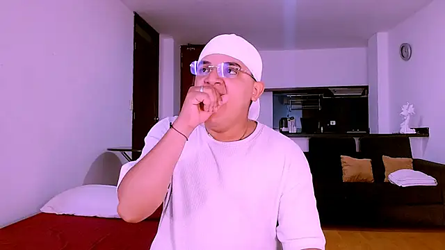 Santo Pecado  online show from October 2025 12:56:01 PM