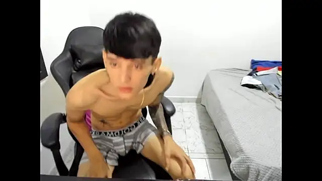 Stiwar cute online show from October 2025 11:17:01 PM