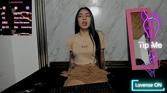 Snapshot of Sasha_Blonde chatting on November 2025 08:20:02 PM Sasha Blonde online show from November 2025 08:20:02 PM