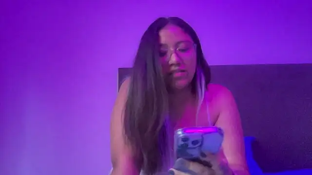 Kmiii21 online show from April 2026 09:50:02 PM