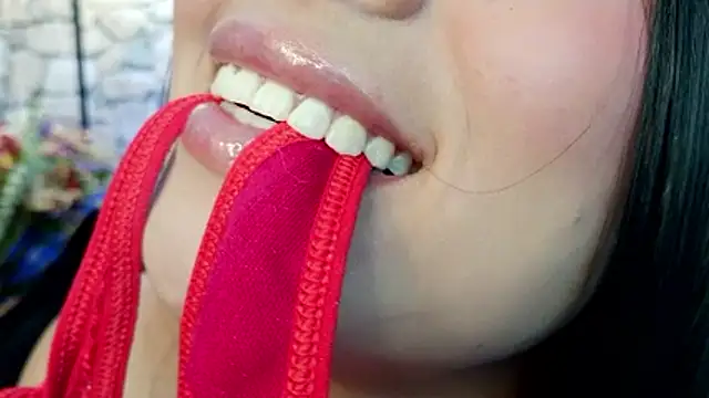 mia roux1 online show from December 2025 05:54:02 PM