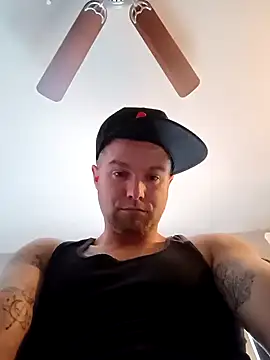 Snapshot of DadDDick925 chatting on October 2025 07:47:02 PM DadDDick925 online show from October 2025 07:47:02 PM