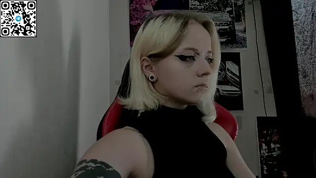 Snapshot of Holy_Mistress_S chatting on July 2026 10:19:02 AM Holy Mistress S online show from July 2026 10:19:02 AM