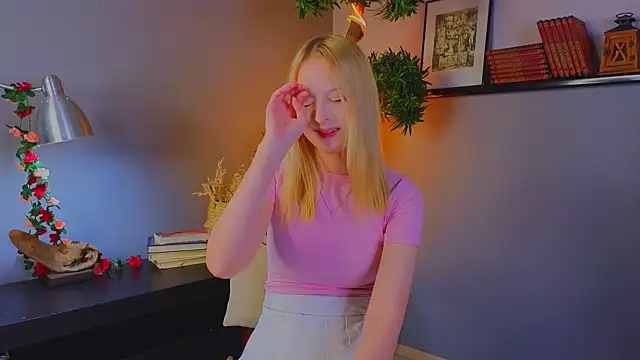 Snapshot of YungLyssy chatting on November 2025 03:18:02 AM YungLyssy online show from November 2025 03:18:02 AM