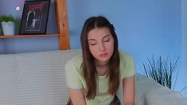 KateCahee online show from December 2025 01:00:01 AM