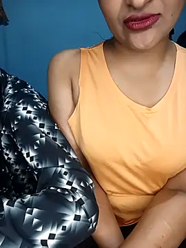 Snapshot of CoupleShow_432 chatting on November 2025 04:33:01 PM CoupleShow 432 online show from November 2025 04:33:01 PM