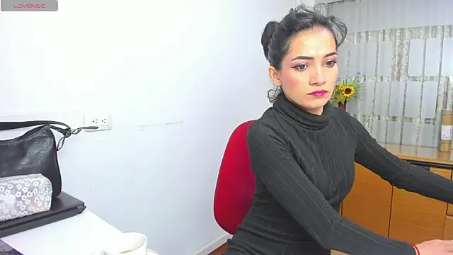 chloehanna online show from December 2025 01:51:01 PM