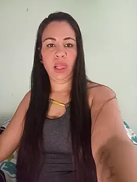 LeilaTaylor online show from November 2025 01:11:01 PM