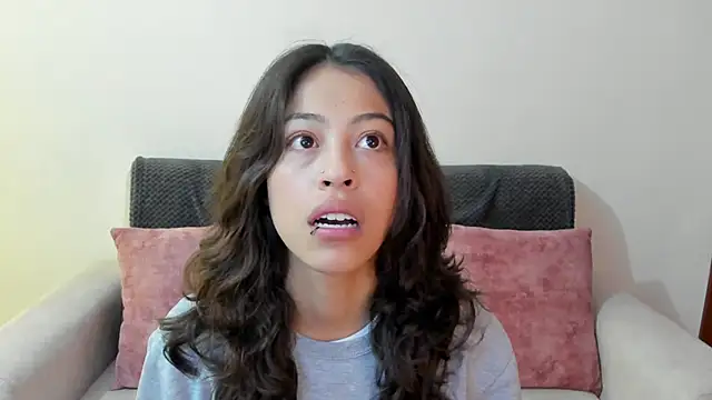 emily jonessxx online show from December 2025 01:31:01 PM